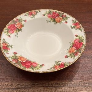 Royal Albert Country Rose Bowl. Bone China from England